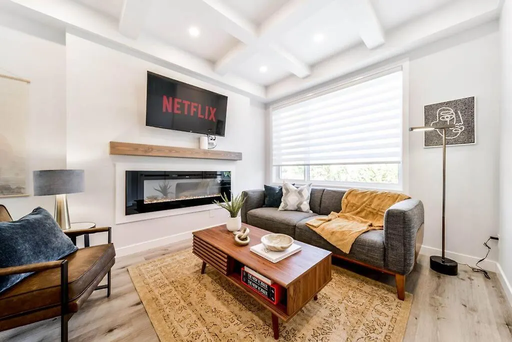 אדמונטון Modern Nordic Escape, 3Br Near Wem & Dt, Aircon & Fireplace, Wifi, Sleeps 6!