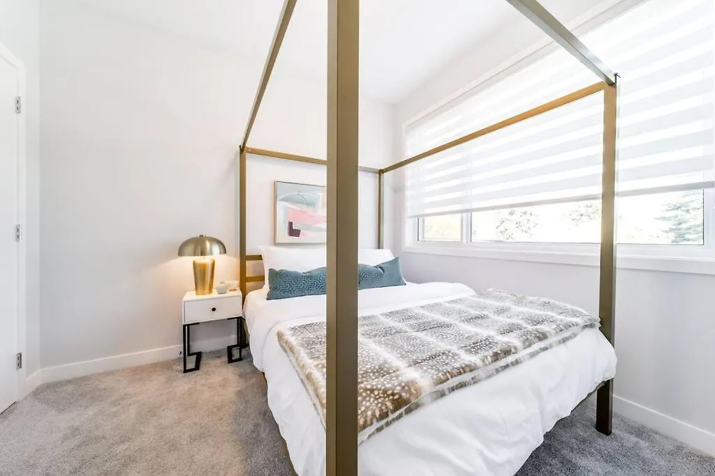 אדמונטון Modern Nordic Escape, 3Br Near Wem & Dt, Aircon & Fireplace, Wifi, Sleeps 6! בית נופש