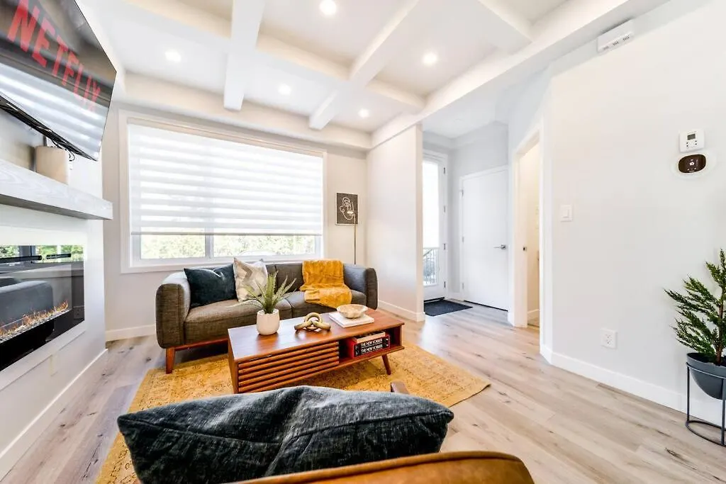 אדמונטון Modern Nordic Escape, 3Br Near Wem & Dt, Aircon & Fireplace, Wifi, Sleeps 6! 0*,  קנדה