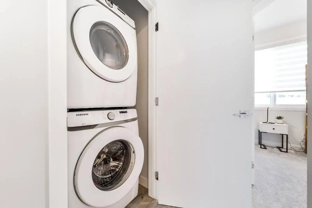 אדמונטון Modern Nordic Escape, 3Br Near Wem & Dt, Aircon & Fireplace, Wifi, Sleeps 6! 0*,  קנדה