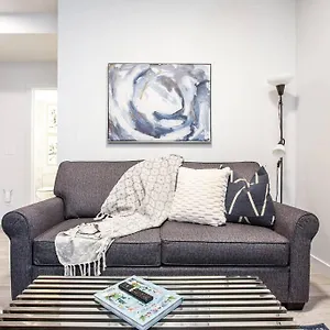 Apartment *new* Modern King Bed! Netflix! Sleeps 4!, Edmonton