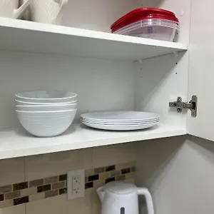 Homestay Spacious With Tv, Wi-fi, Netflix, Parking, Edmonton